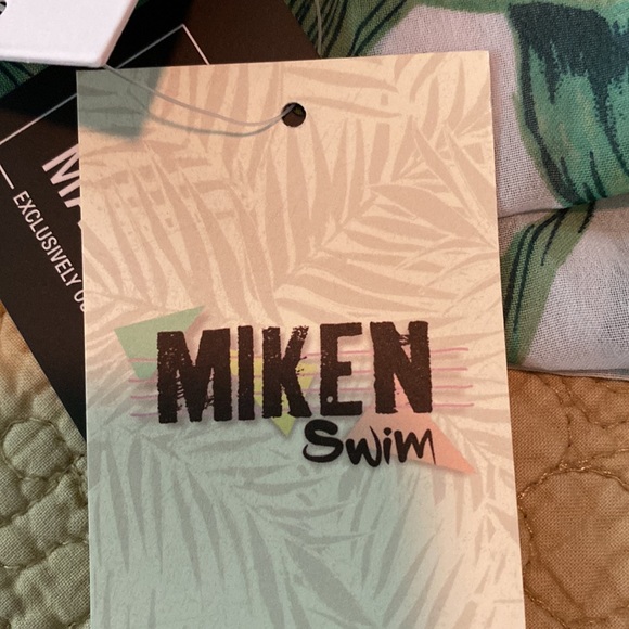 Tropical print swimsuit coverup - Picture 4 of 5